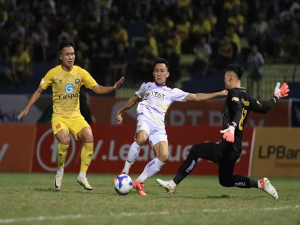 Bóng đá Việt Nam 8/11: Hà Nội FC bị VFF phạt tiền
